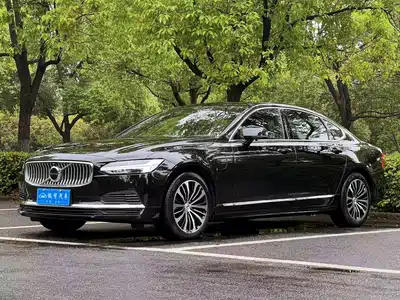 Volvo S90 Plug-in Hybrid 2023