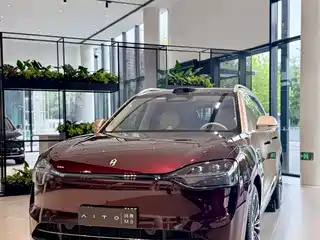 AITO Wenjie M9 2025