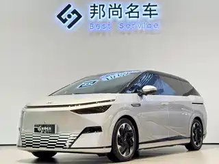 XPeng X9 2025