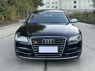 Audi Audi S8 2011
