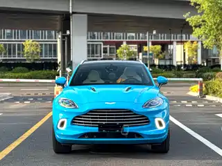 Aston Martin DBX 2022