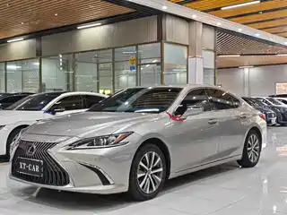 Lexus ES 2020