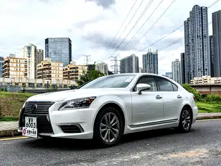 Lexus LS 2021