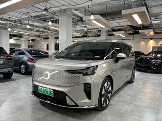 Volvo EM90 2024