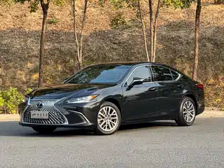 Lexus ES 2024
