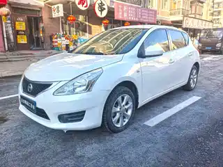 Nissan Tiida 2015