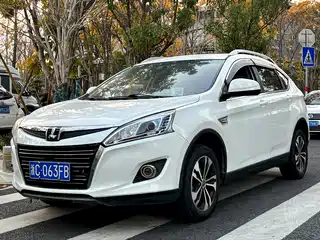 Luxgen U6 SUV 2015