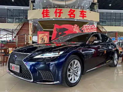 Lexus LS 2021
