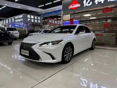 Lexus ES 2021