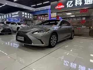 Lexus ES 2020