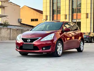Nissan Tiida 2015