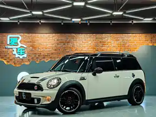 MINI CLUBMAN 2012