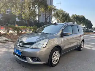 Nissan Livina 2015