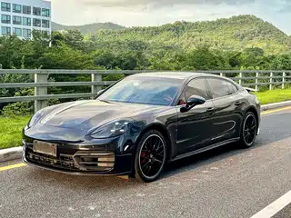 Porsche Panamera 2022