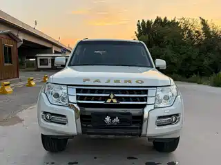 Mitsubishi Pajero (Import) 2018