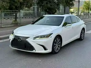 Lexus ES 2018