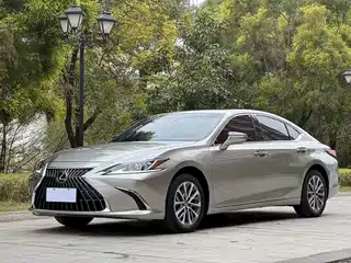 Lexus ES 2024