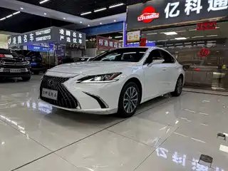 Lexus ES 2024