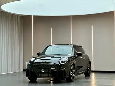 MINI MINI 2023