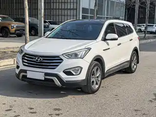 Hyundai Grand Santa Fe 2016