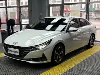 Hyundai Elantra 2022