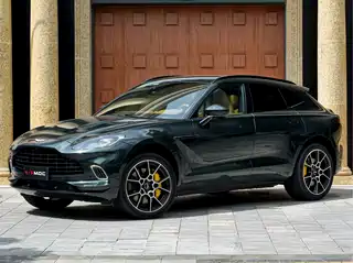 Aston Martin DBX 2021