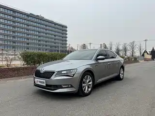 Škoda Superb 2015