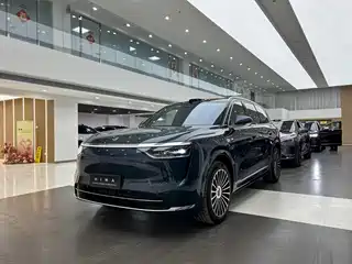 AITO Wenjie M8 2025