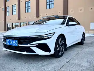 Hyundai Elantra 2023