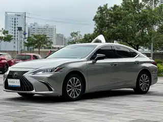 Lexus ES 2022