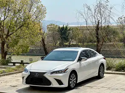 Lexus ES 2020