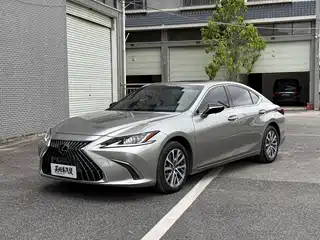 Lexus ES 2022