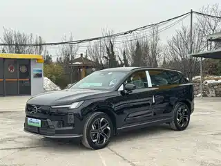 Volvo Volvo XC70 Plug-in Hybrid 2025