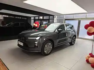 Volvo Volvo XC70 Plug-in Hybrid 2025