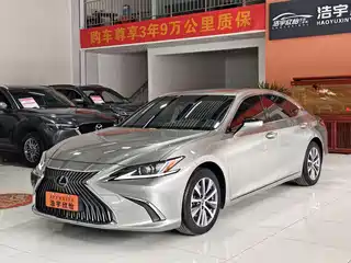 Lexus ES 2019