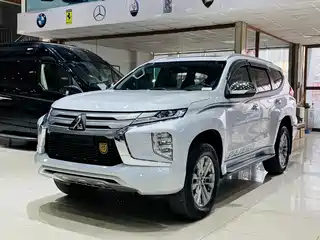 Mitsubishi Pajero Sport (Import) 2020