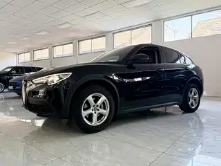 Alfa Romeo Stelvio 2017