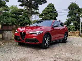 Alfa Romeo Stelvio 2017