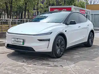 Tesla Model Y 2025