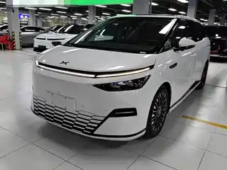 XPeng X9 2025