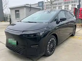 XPeng X9 2025