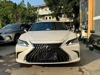 Lexus ES 2024
