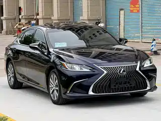Lexus ES 2020
