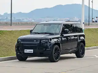 Land Rover Defender 2023