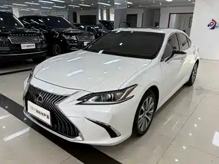 Lexus ES 2019