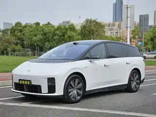 Li Auto Li i8 2025