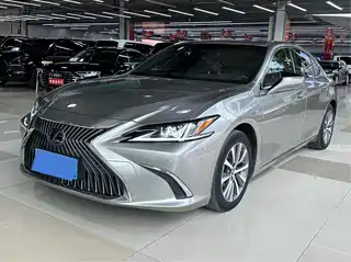 Lexus ES 2020