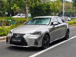 Lexus Lexus IS 2017