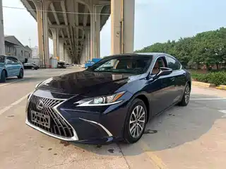 Lexus ES 2023