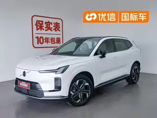 Volvo Volvo XC70 Plug-in Hybrid 2025